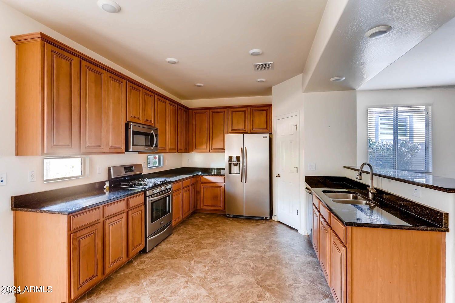 1740 W COTTONWOOD Lane