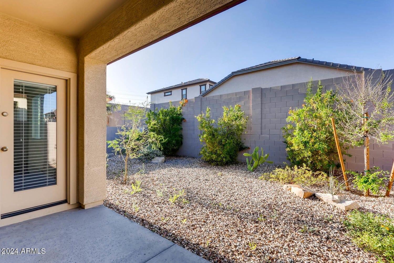 1740 W COTTONWOOD Lane