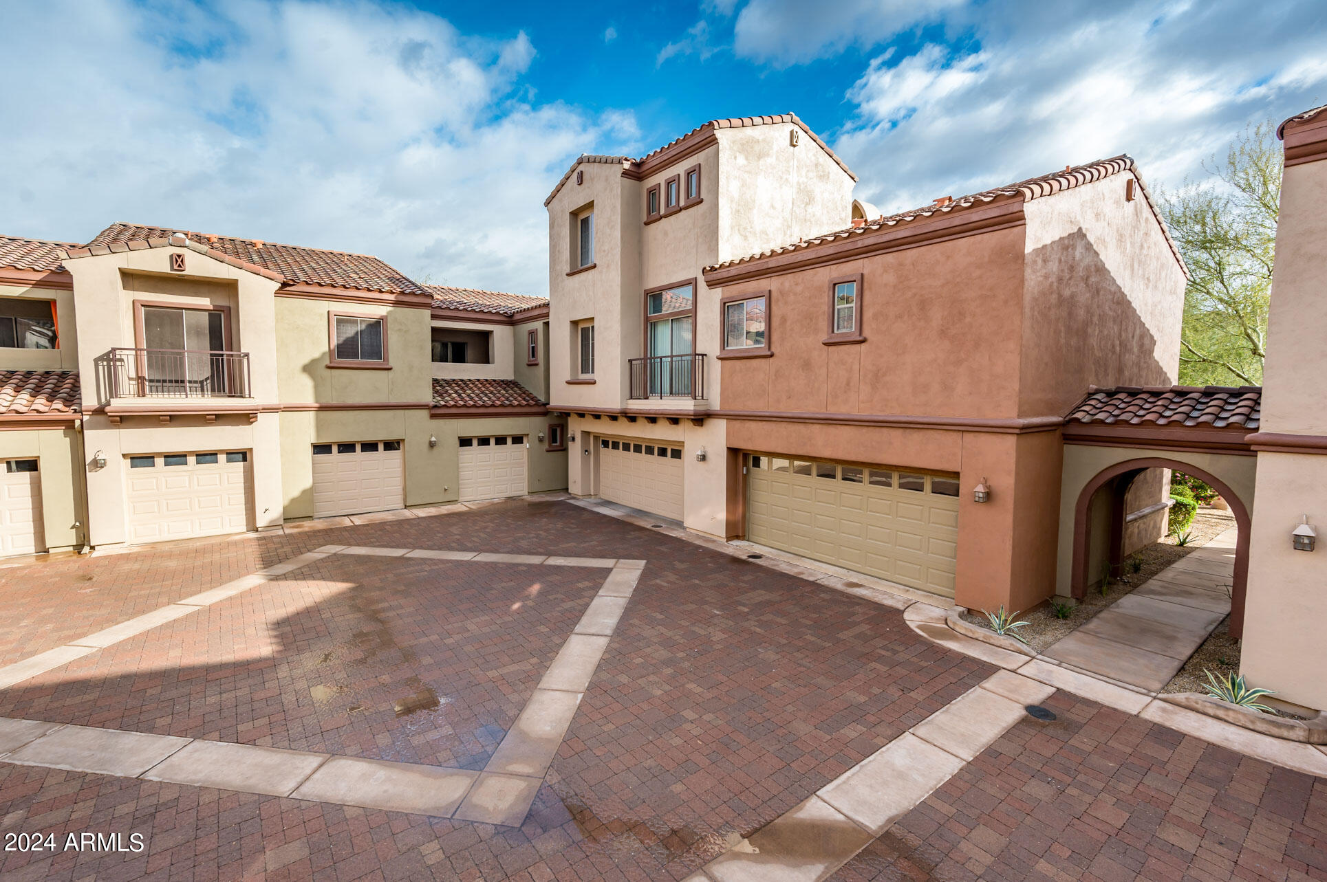 3935 E ROUGH RIDER Road 1007