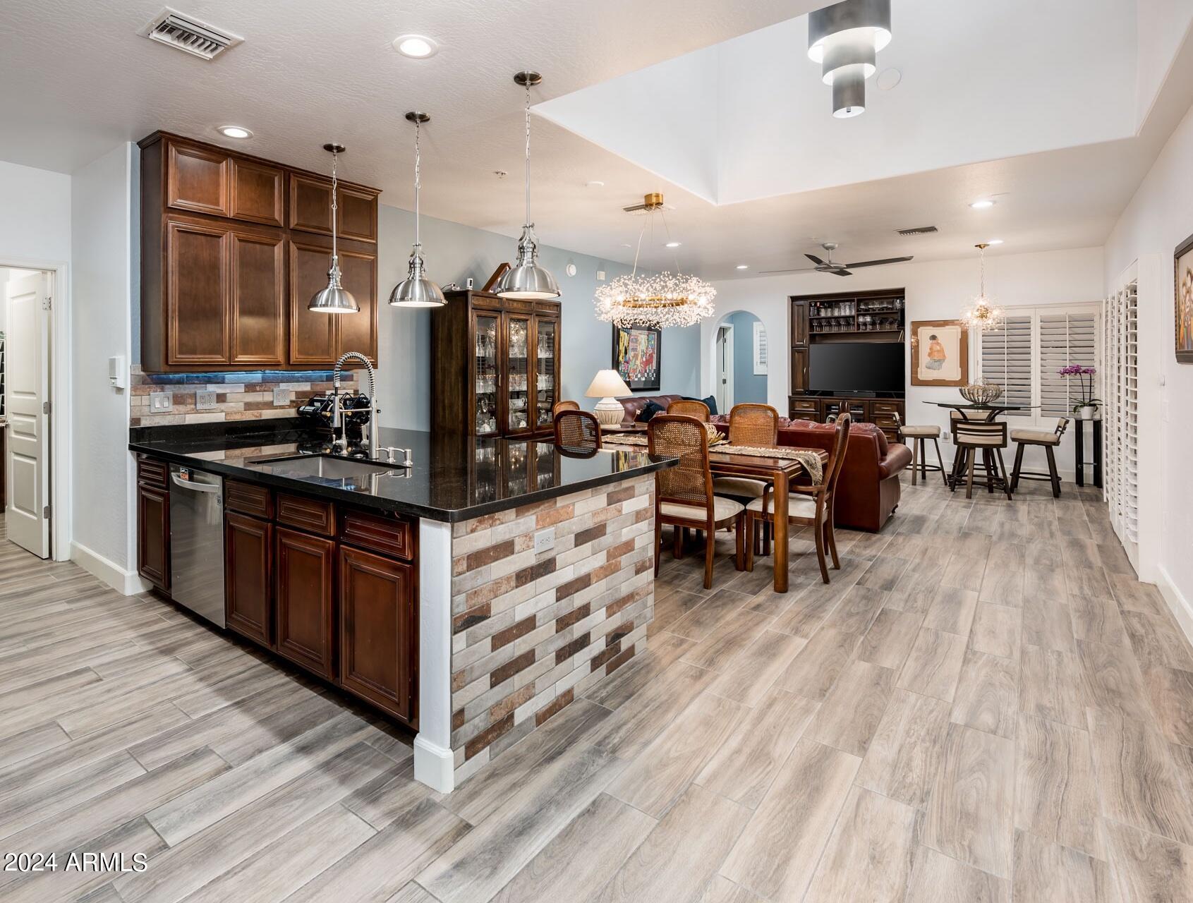 3935 E ROUGH RIDER Road 1007