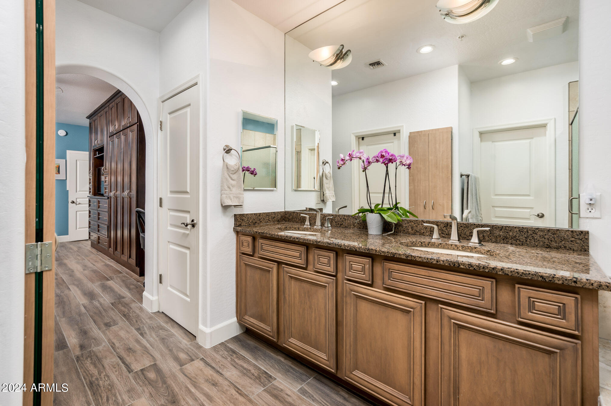 3935 E ROUGH RIDER Road 1007