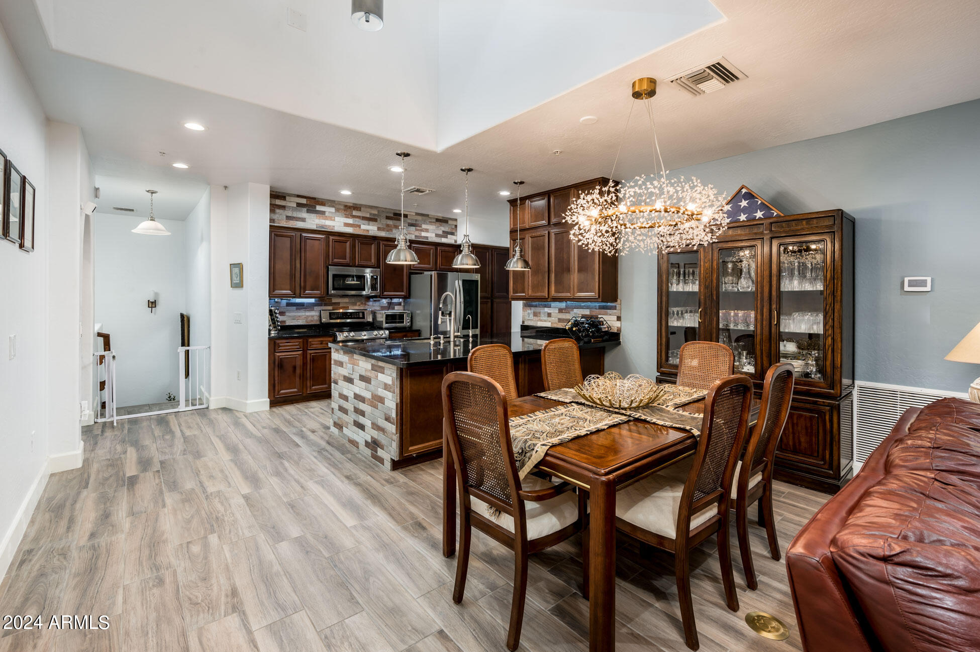 3935 E ROUGH RIDER Road 1007