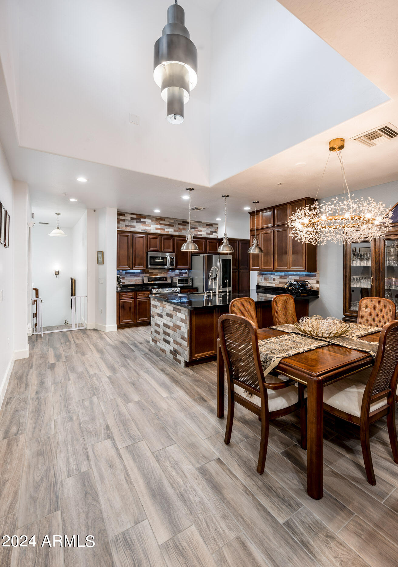 3935 E ROUGH RIDER Road 1007