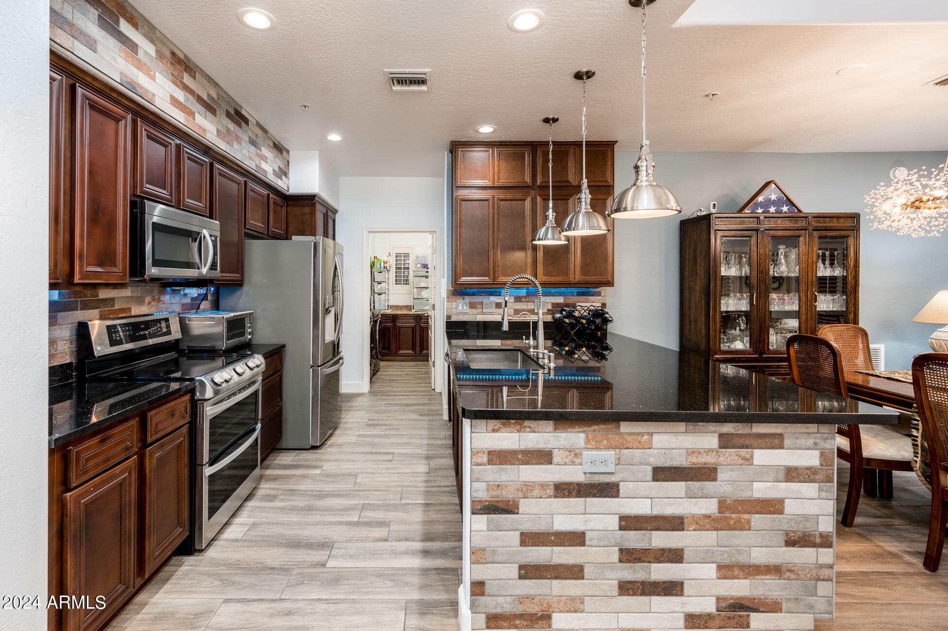 3935 E ROUGH RIDER Road 1007