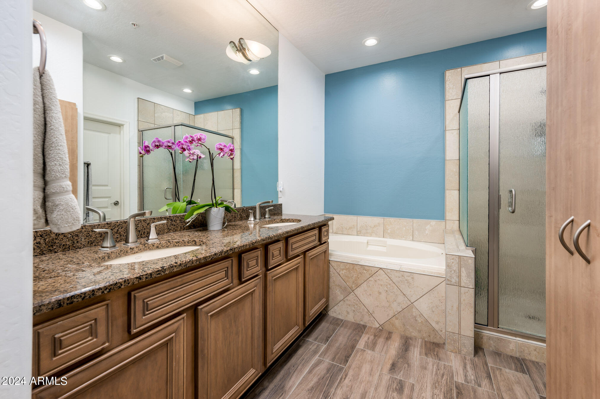 3935 E ROUGH RIDER Road 1007