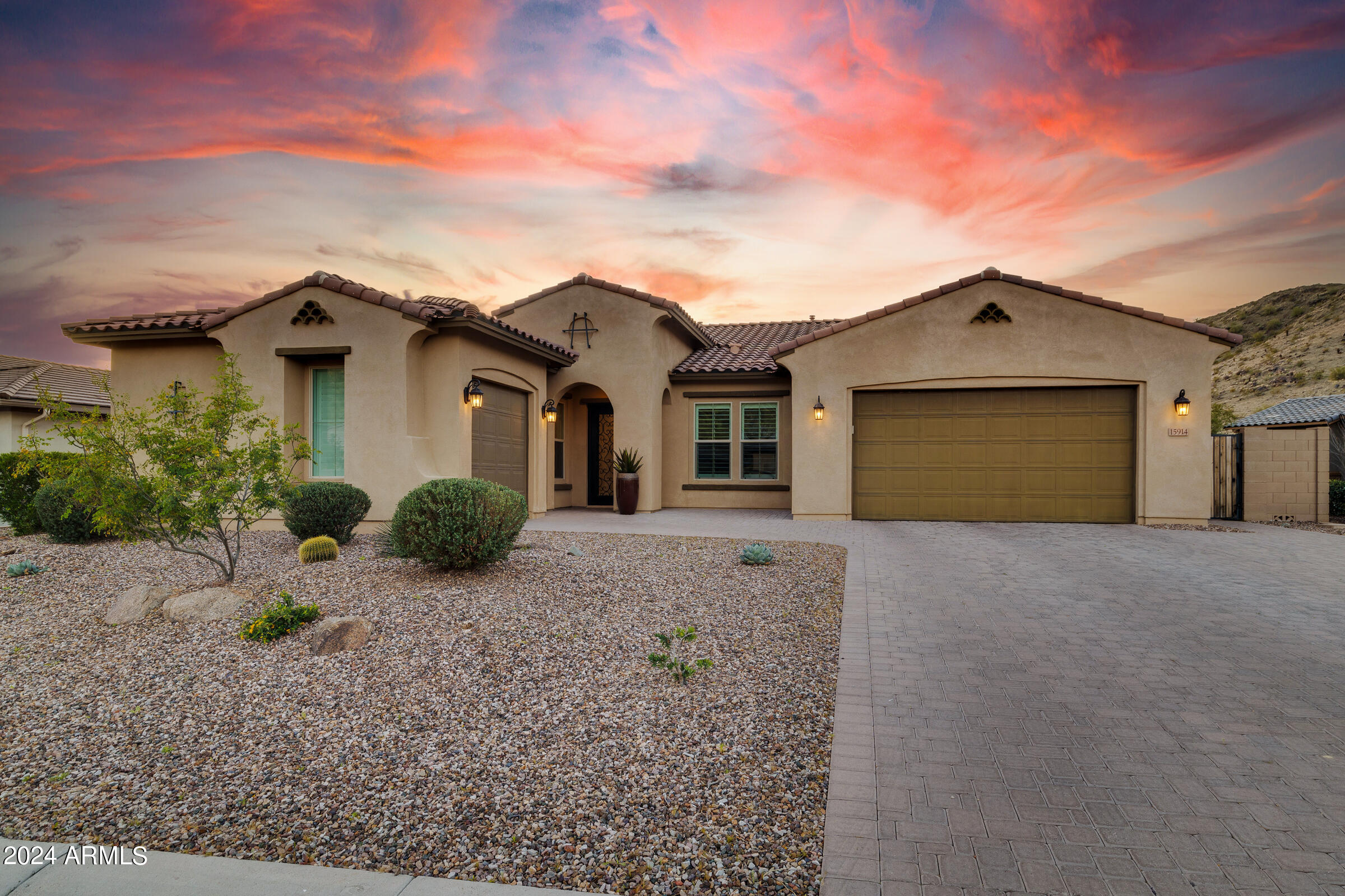 15914 S 34TH Drive