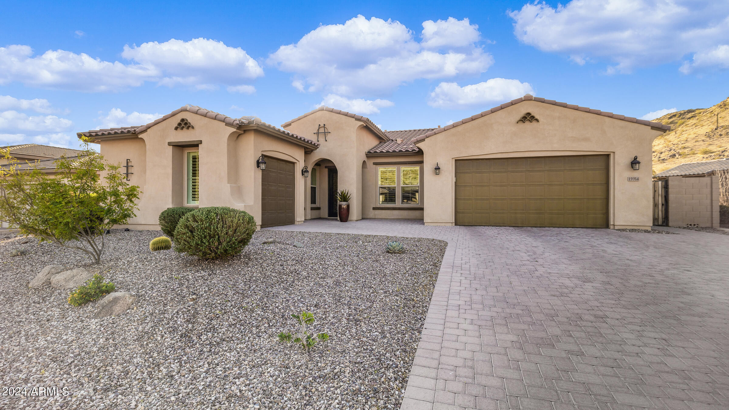 15914 S 34TH Drive