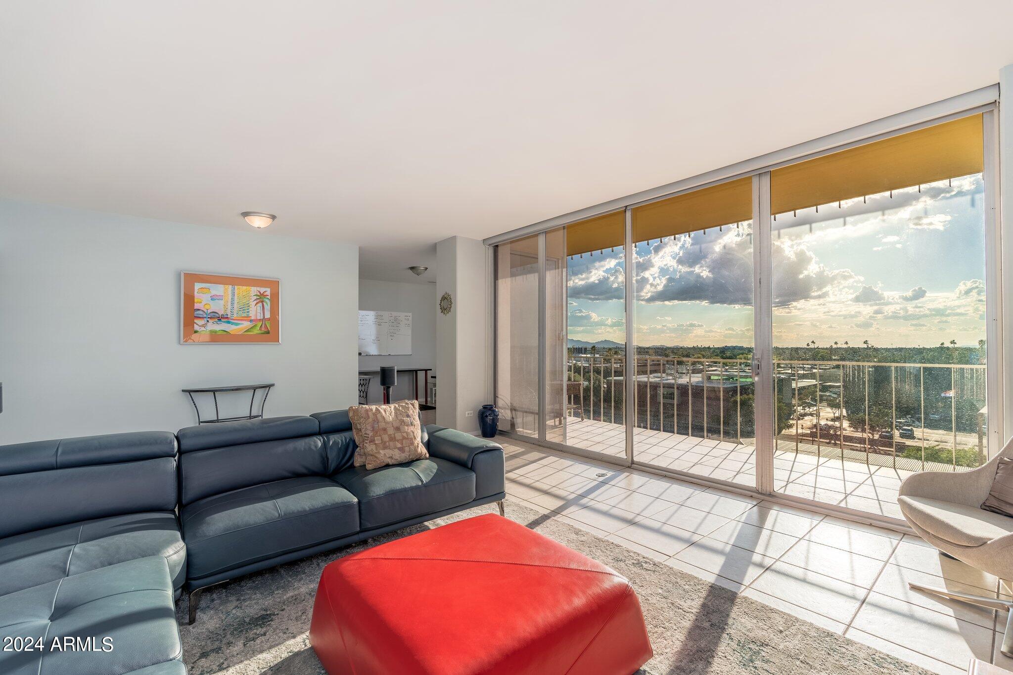 207 W CLARENDON Avenue, 6C