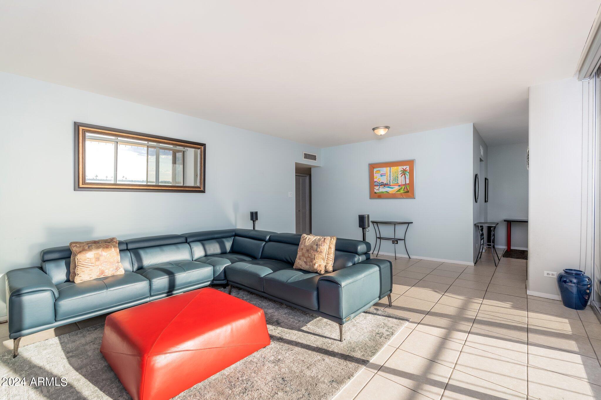 207 W CLARENDON Avenue, 6C