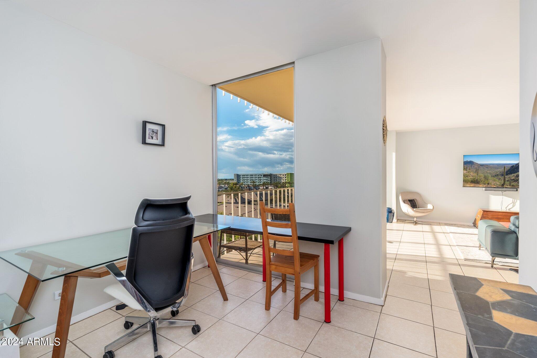 207 W CLARENDON Avenue, 6C