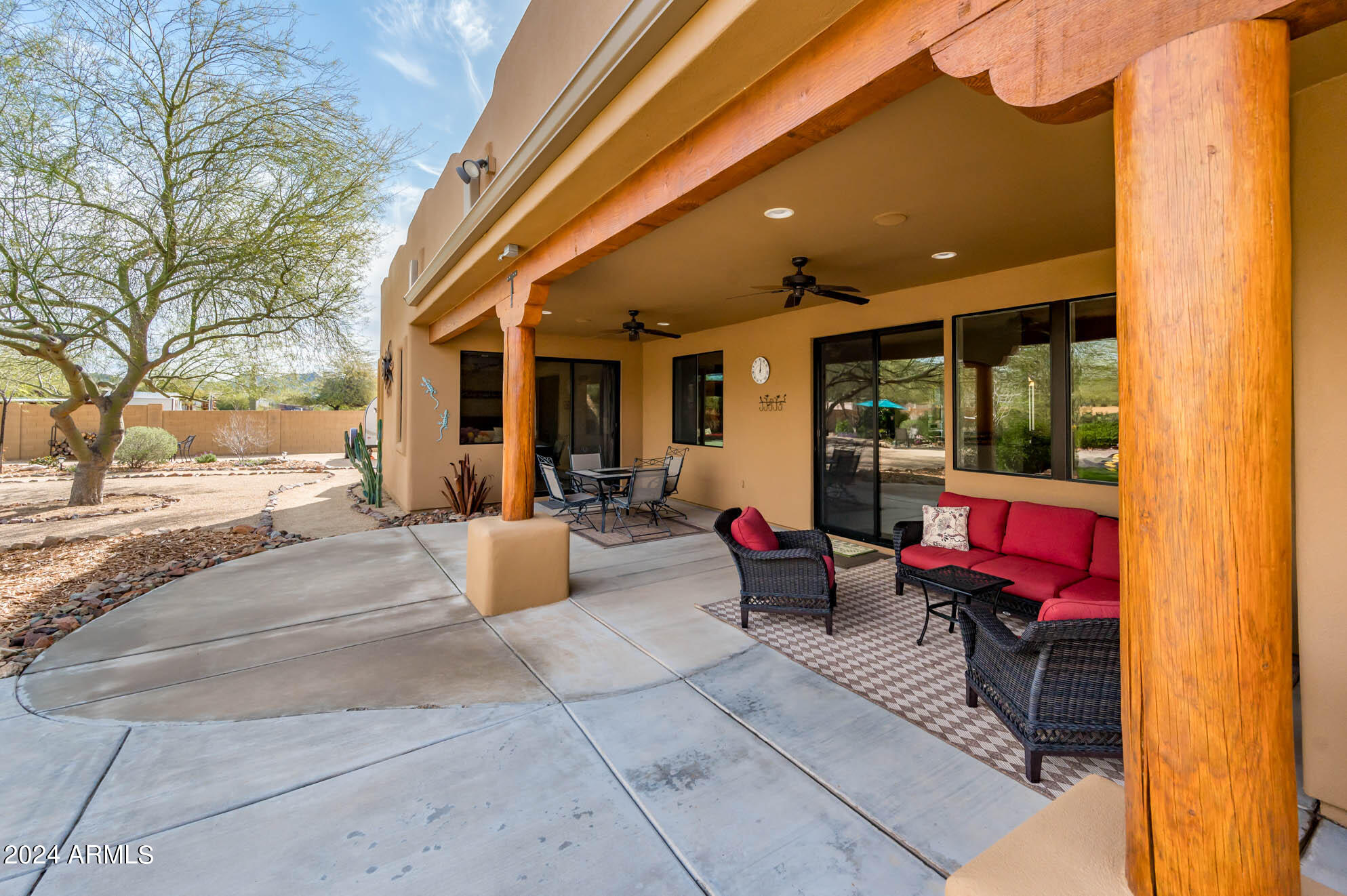 930 E SHAWNA Court