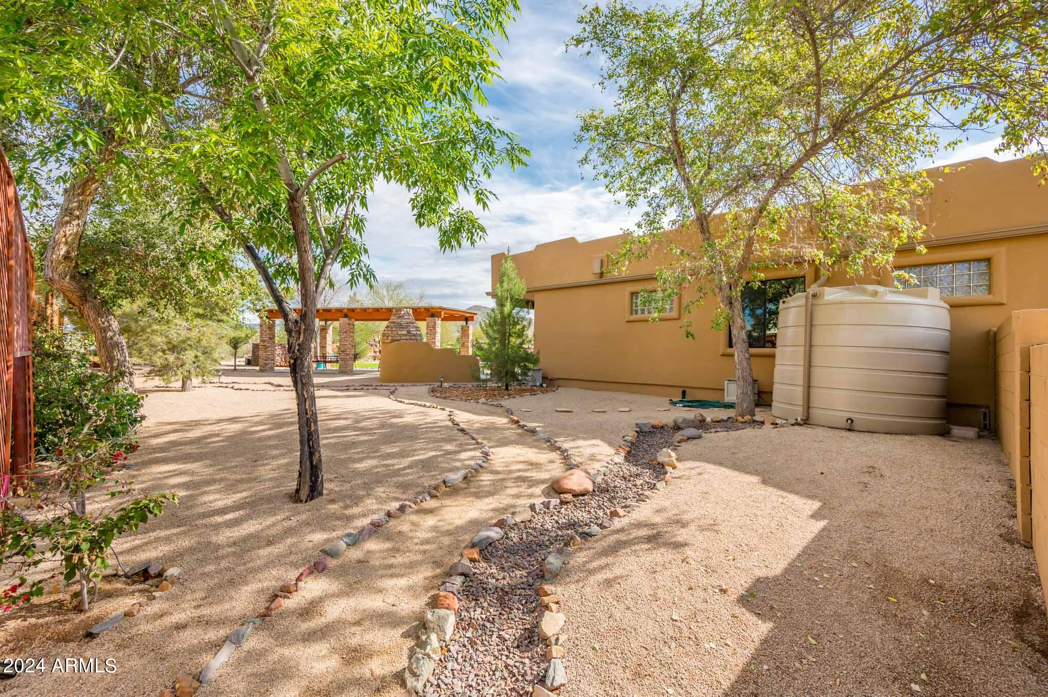930 E SHAWNA Court
