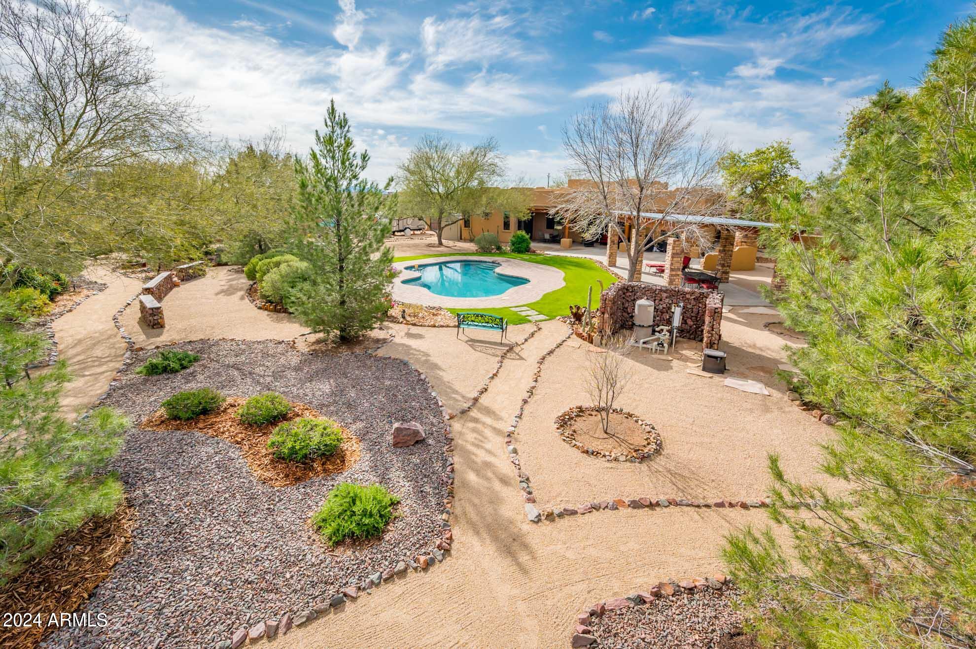 930 E SHAWNA Court
