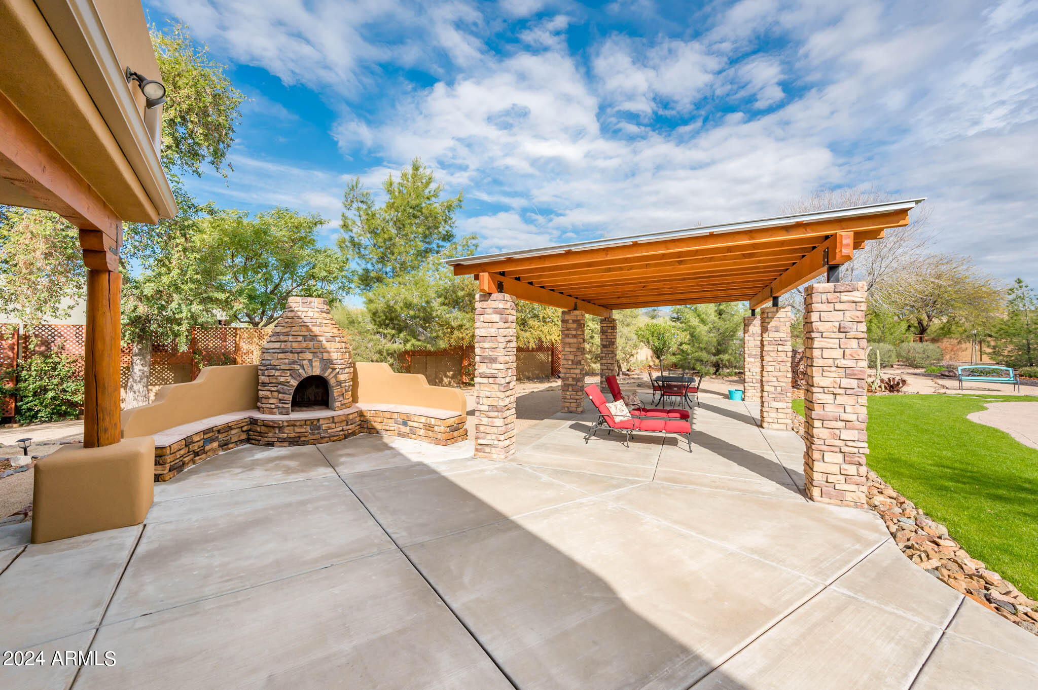 930 E SHAWNA Court