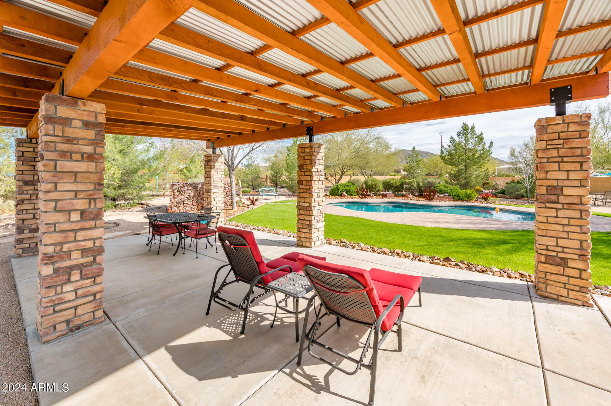 930 E SHAWNA Court