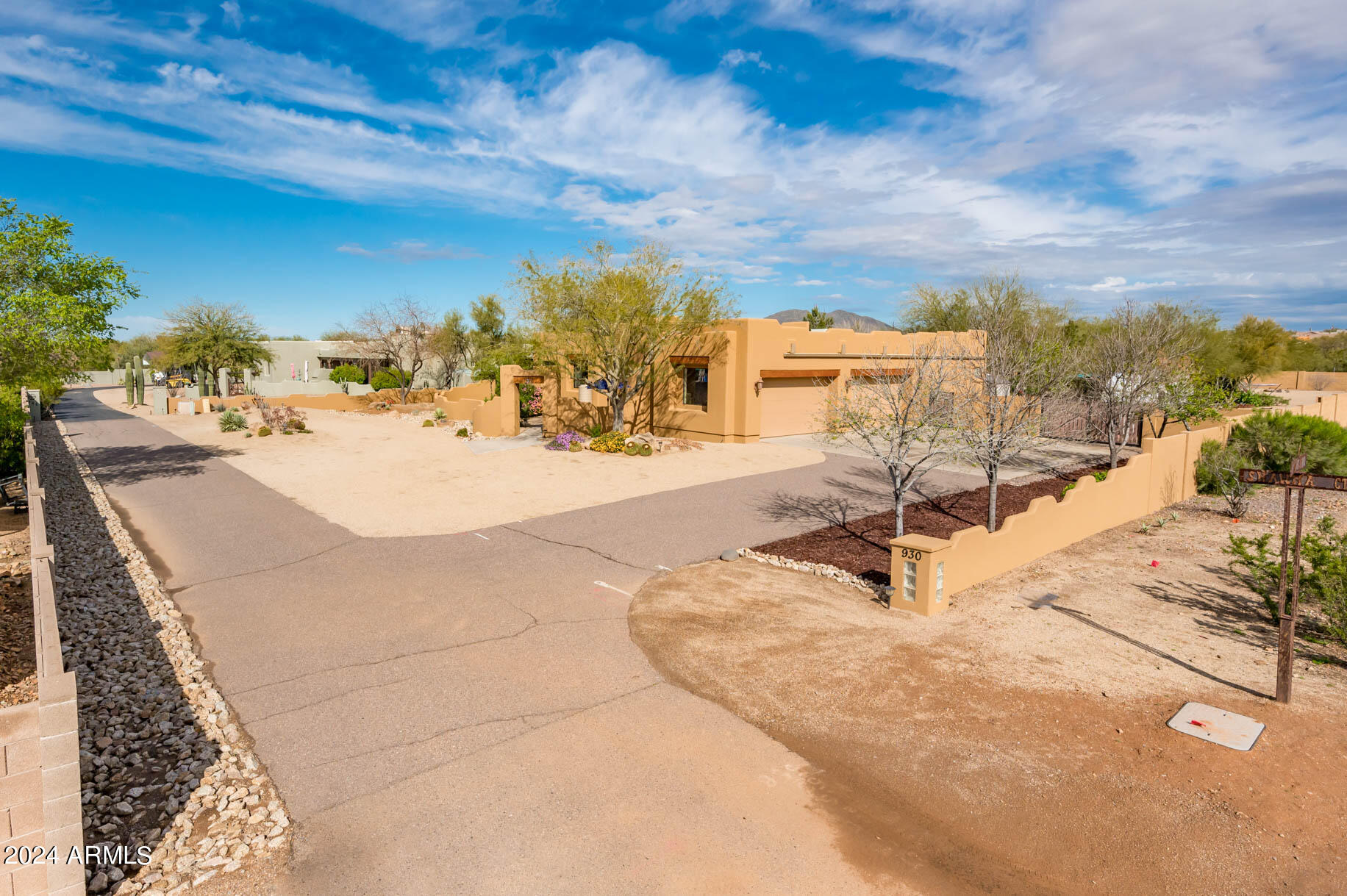 930 E SHAWNA Court