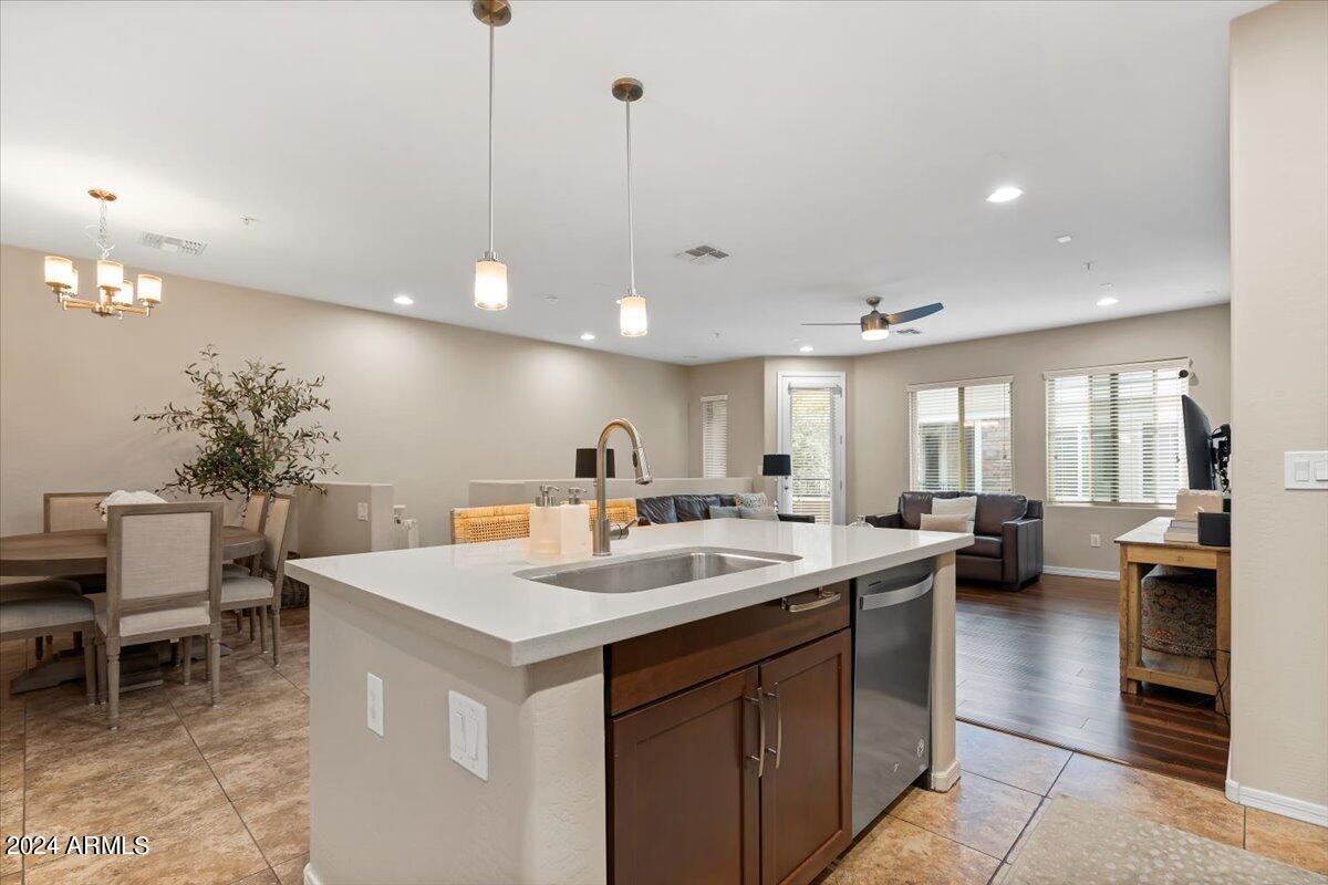 5550 N 16TH Street, 140