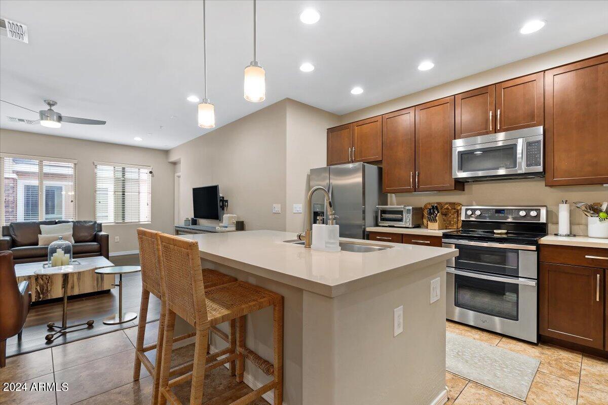 5550 N 16TH Street, 140