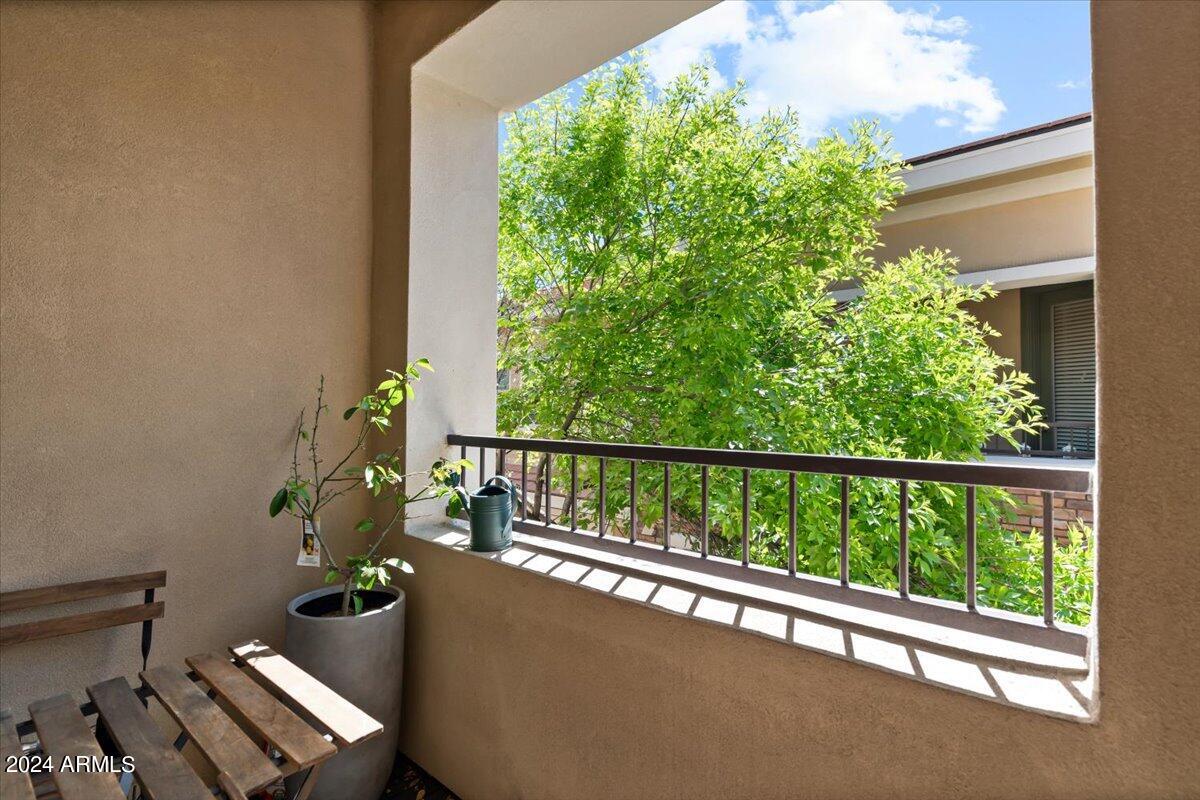 5550 N 16TH Street, 140