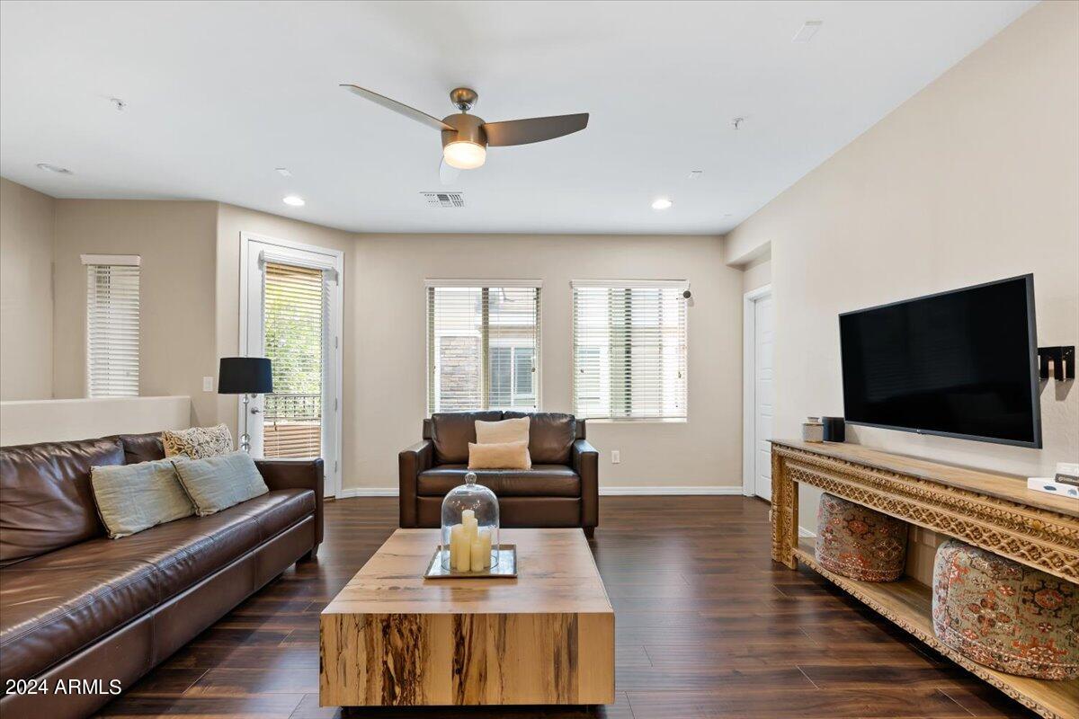 5550 N 16TH Street, 140