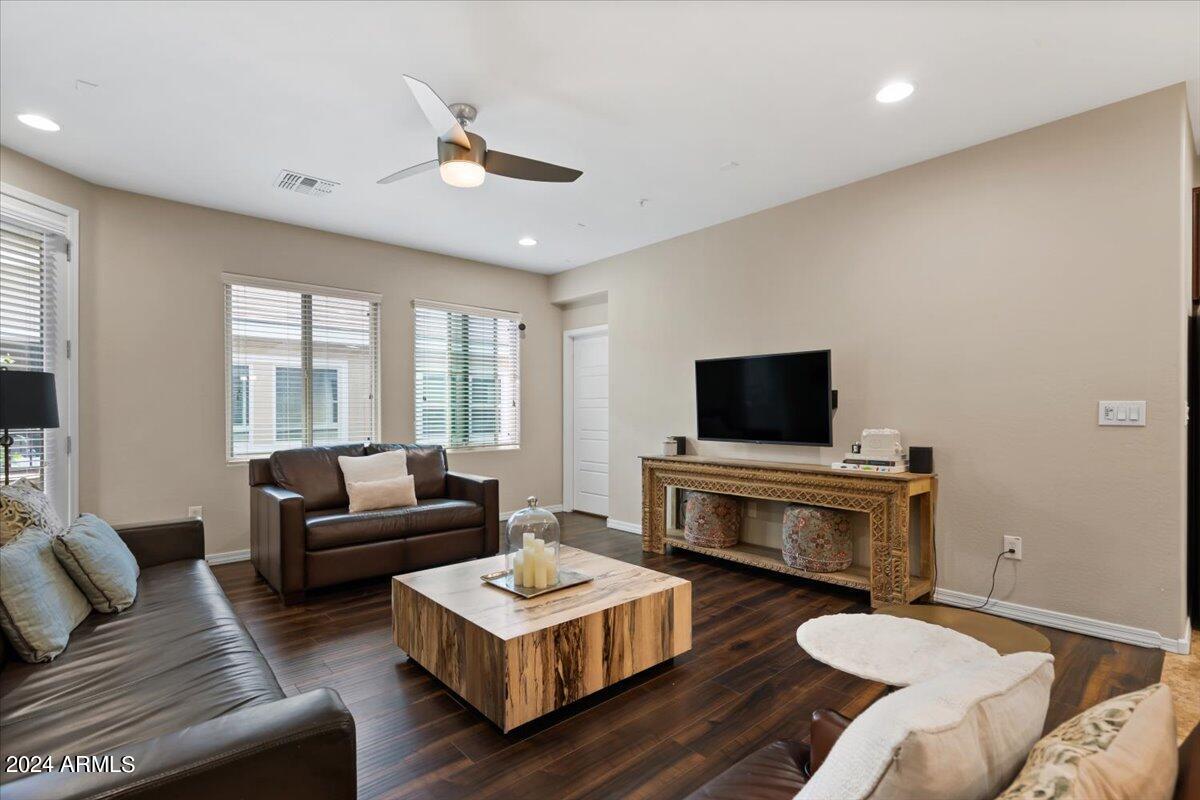 5550 N 16TH Street, 140