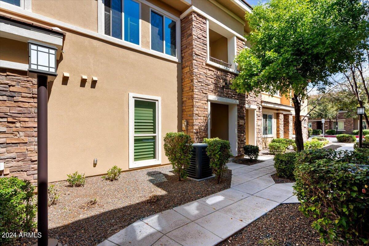 5550 N 16TH Street, 140