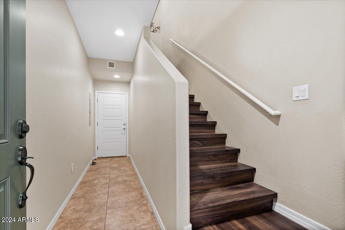 5550 N 16TH Street, 140
