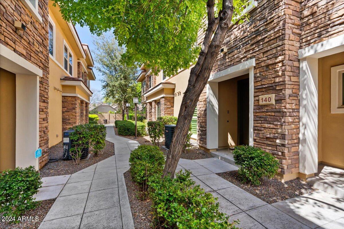 5550 N 16TH Street, 140