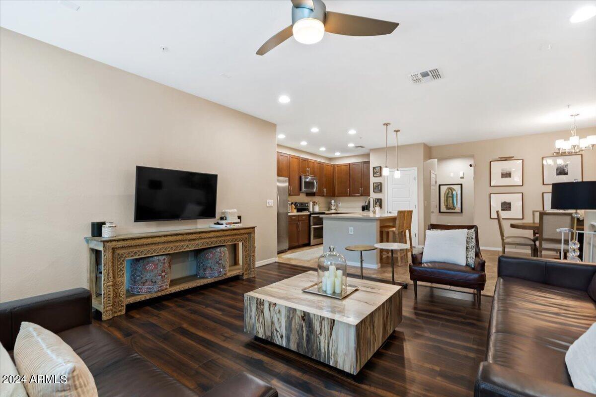 5550 N 16TH Street, 140