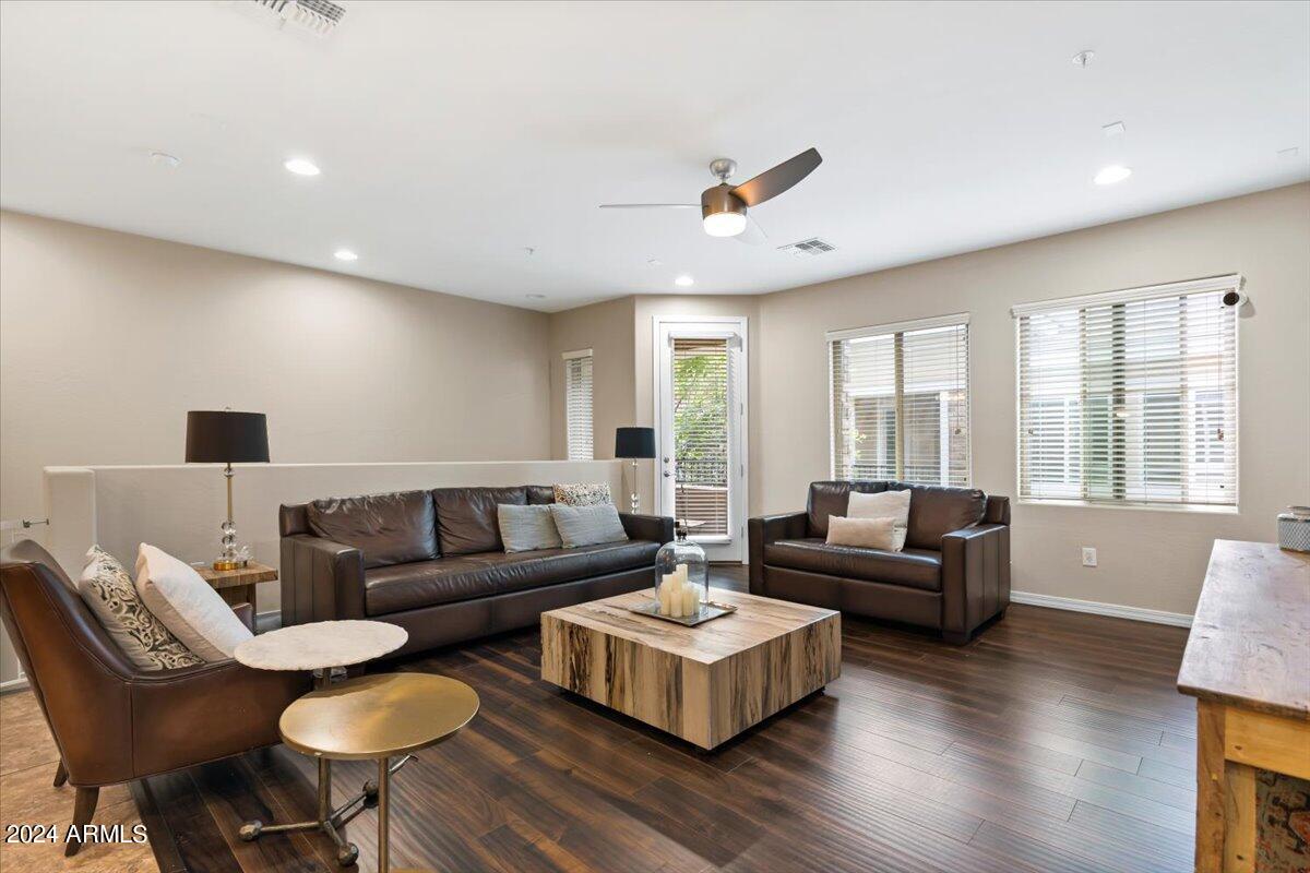 5550 N 16TH Street, 140