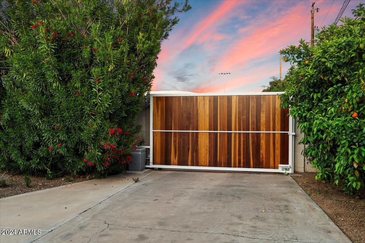 301 W MCLELLAN Boulevard