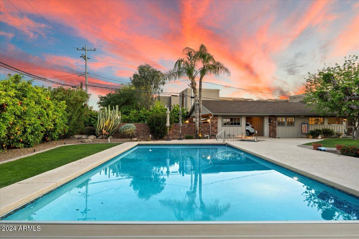 301 W MCLELLAN Boulevard