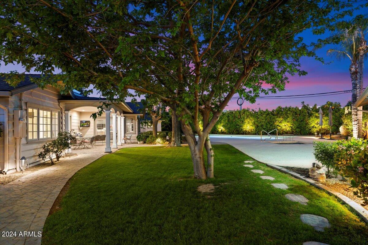 301 W MCLELLAN Boulevard
