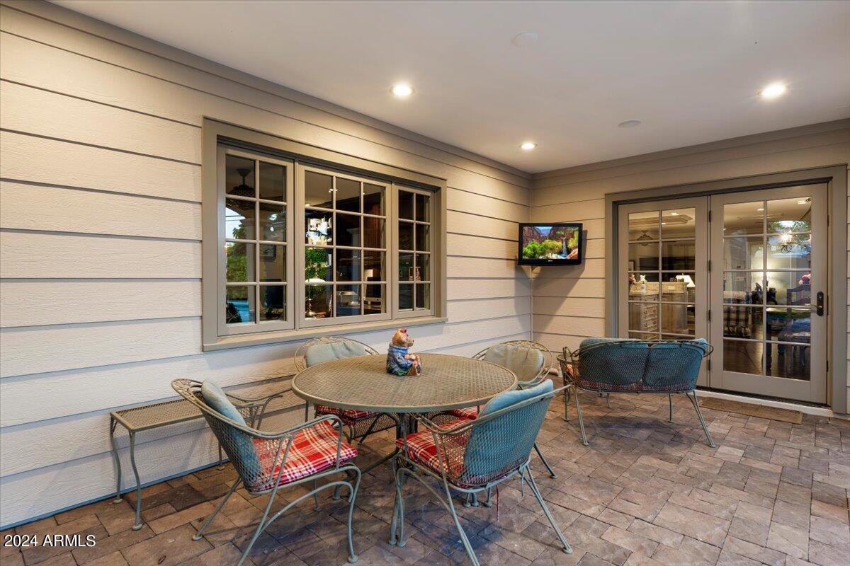 301 W MCLELLAN Boulevard