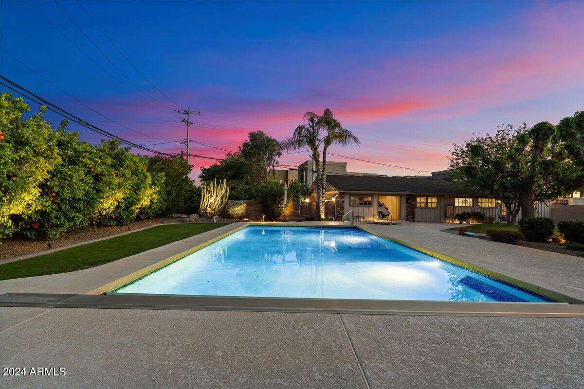 301 W MCLELLAN Boulevard