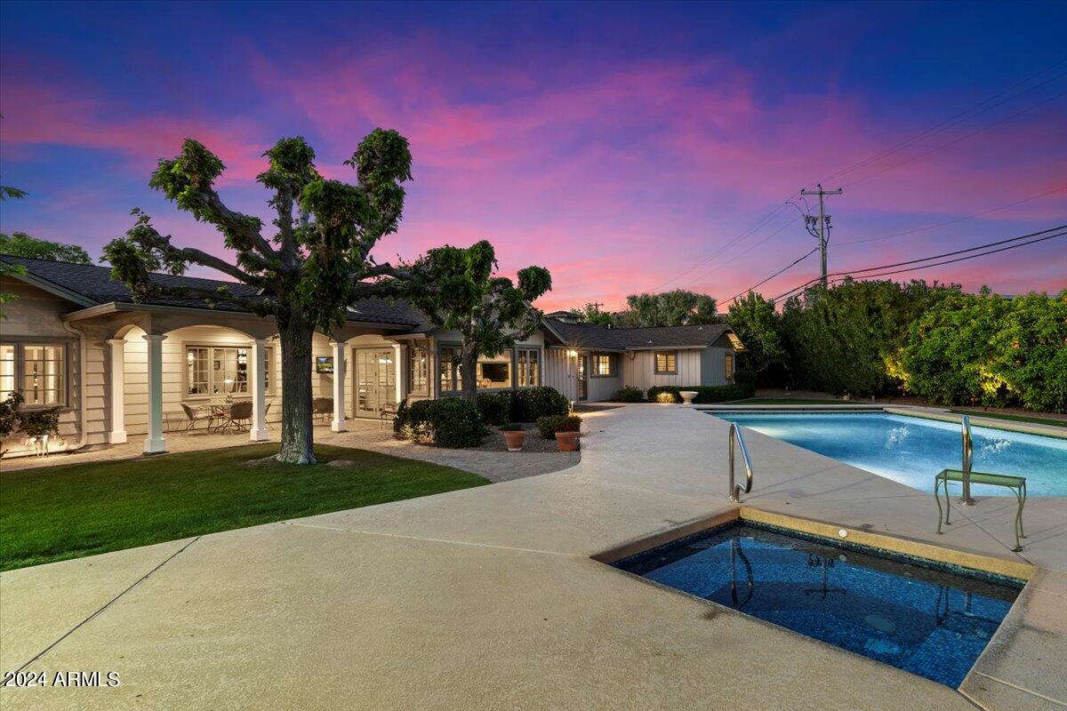 301 W MCLELLAN Boulevard