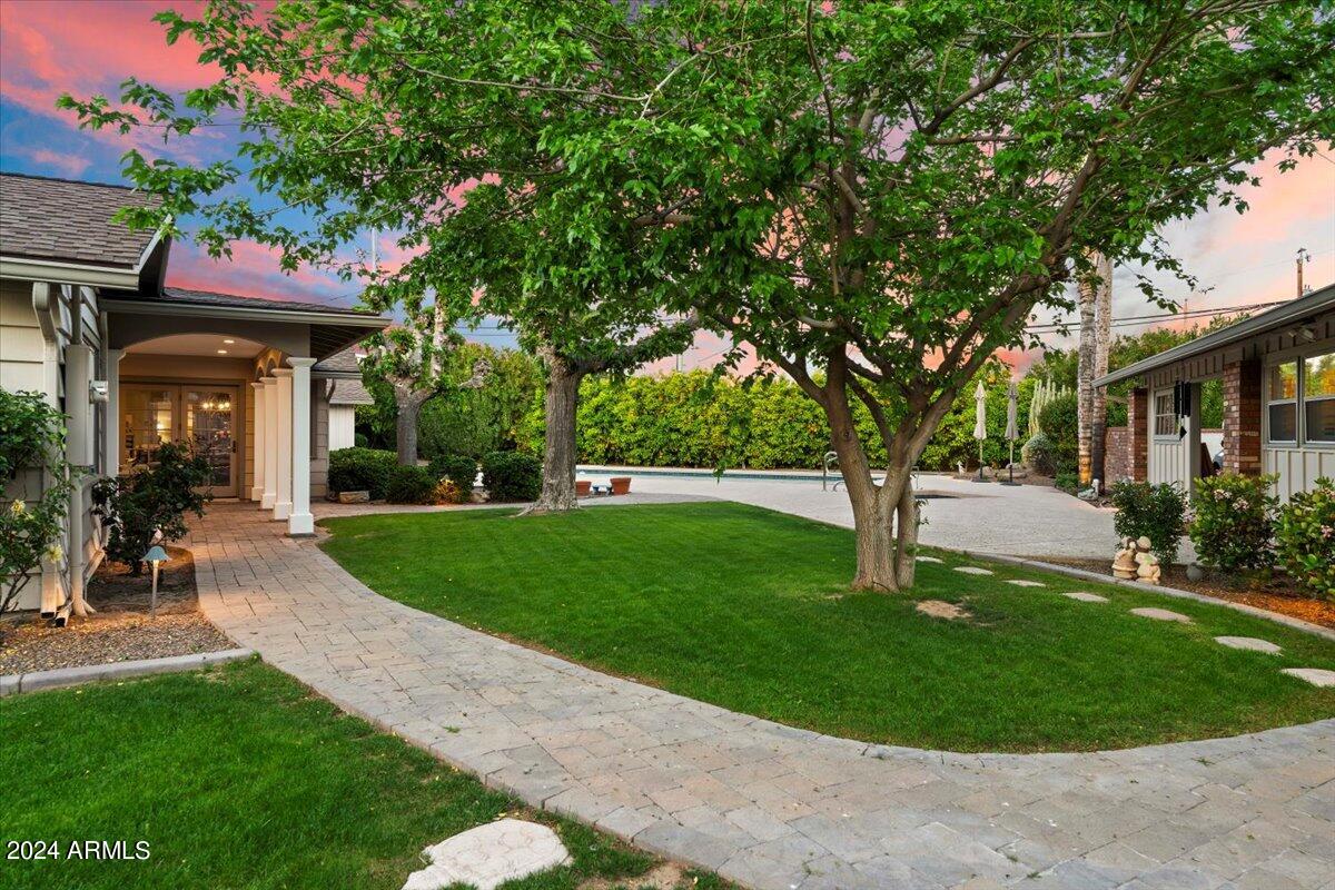 301 W MCLELLAN Boulevard