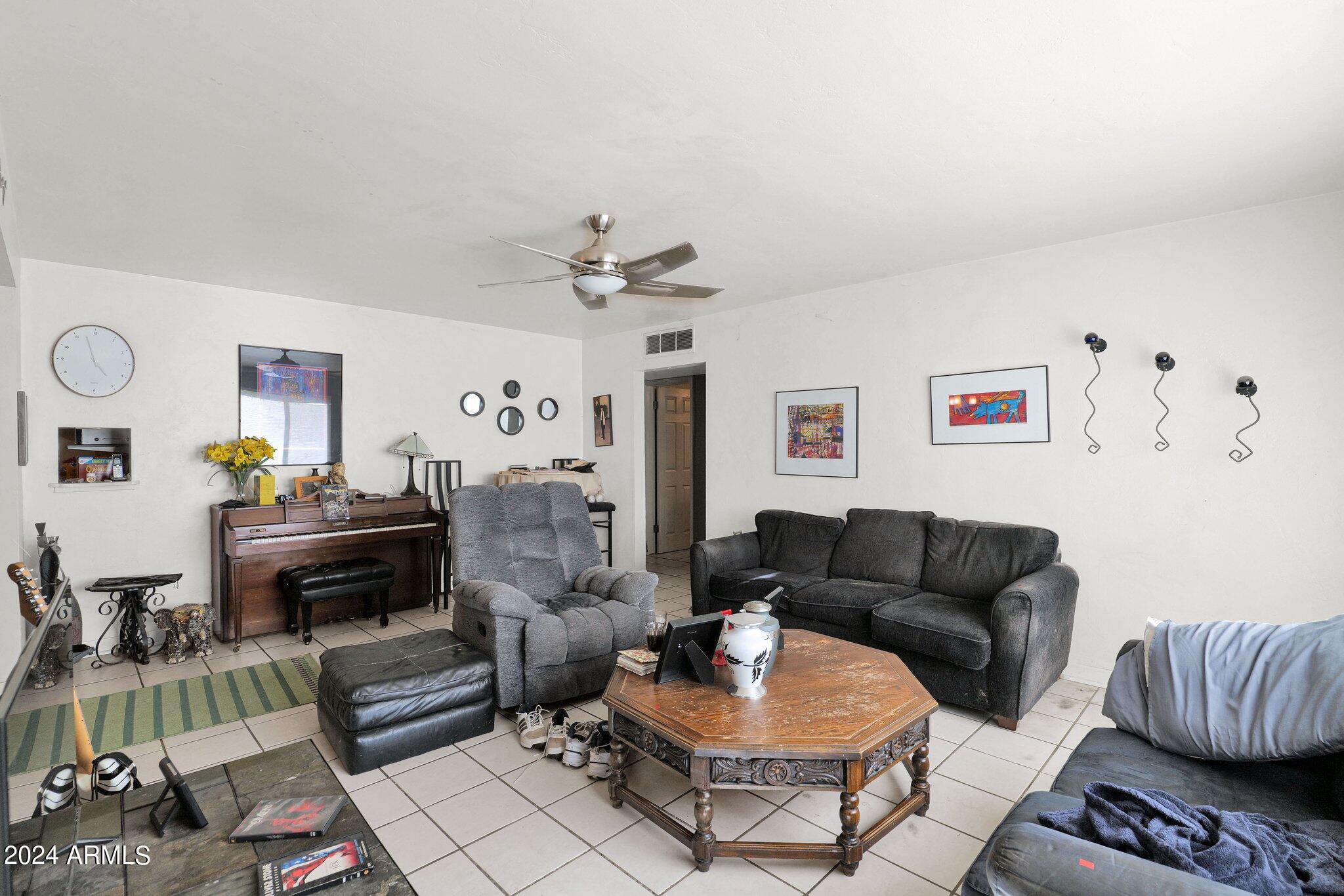 6827 N 14TH Place