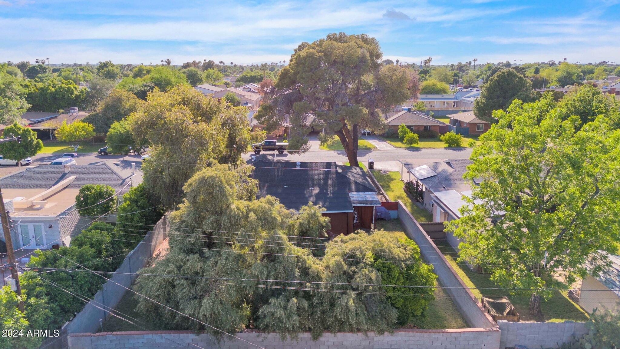 6827 N 14TH Place