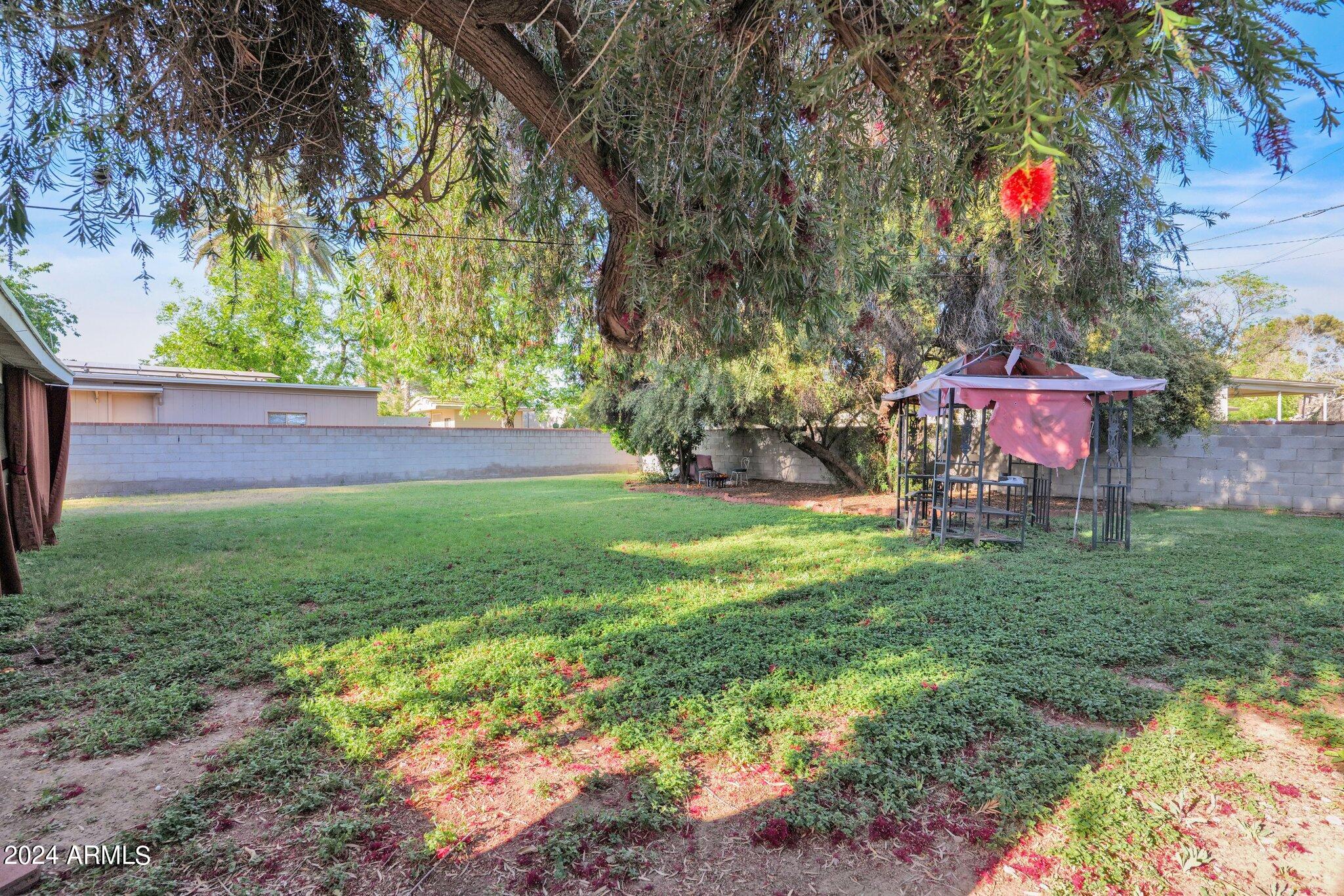6827 N 14TH Place