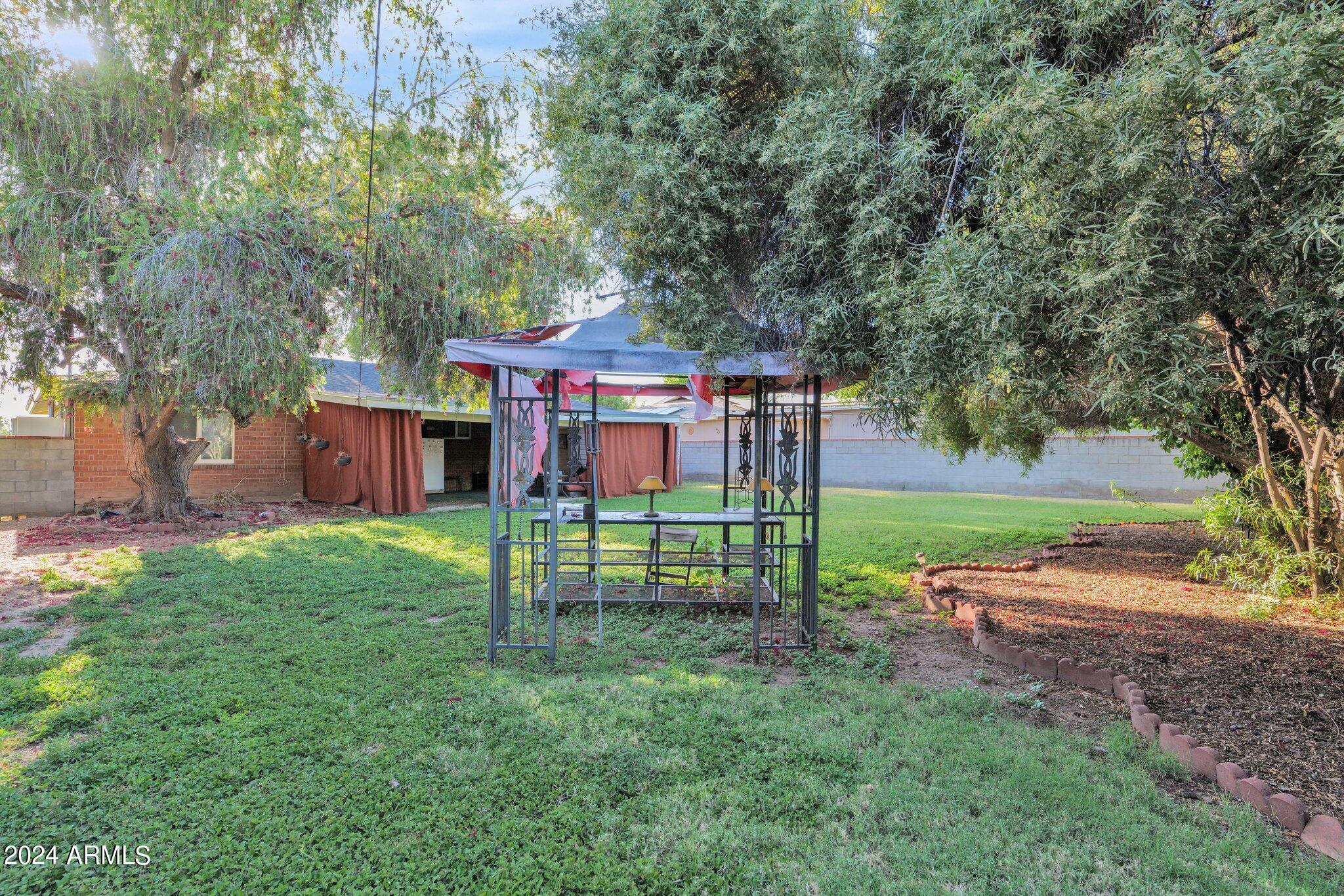 6827 N 14TH Place