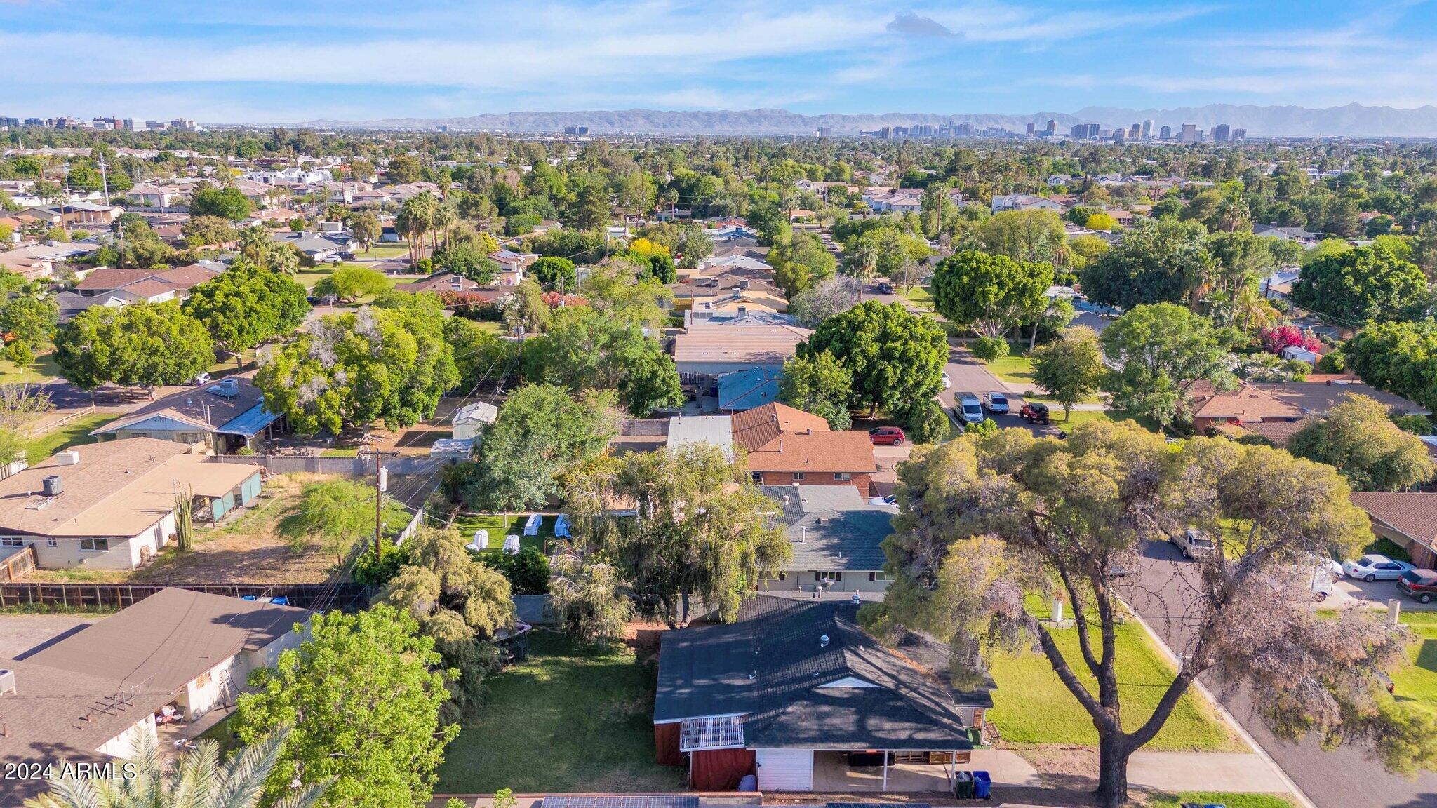 6827 N 14TH Place