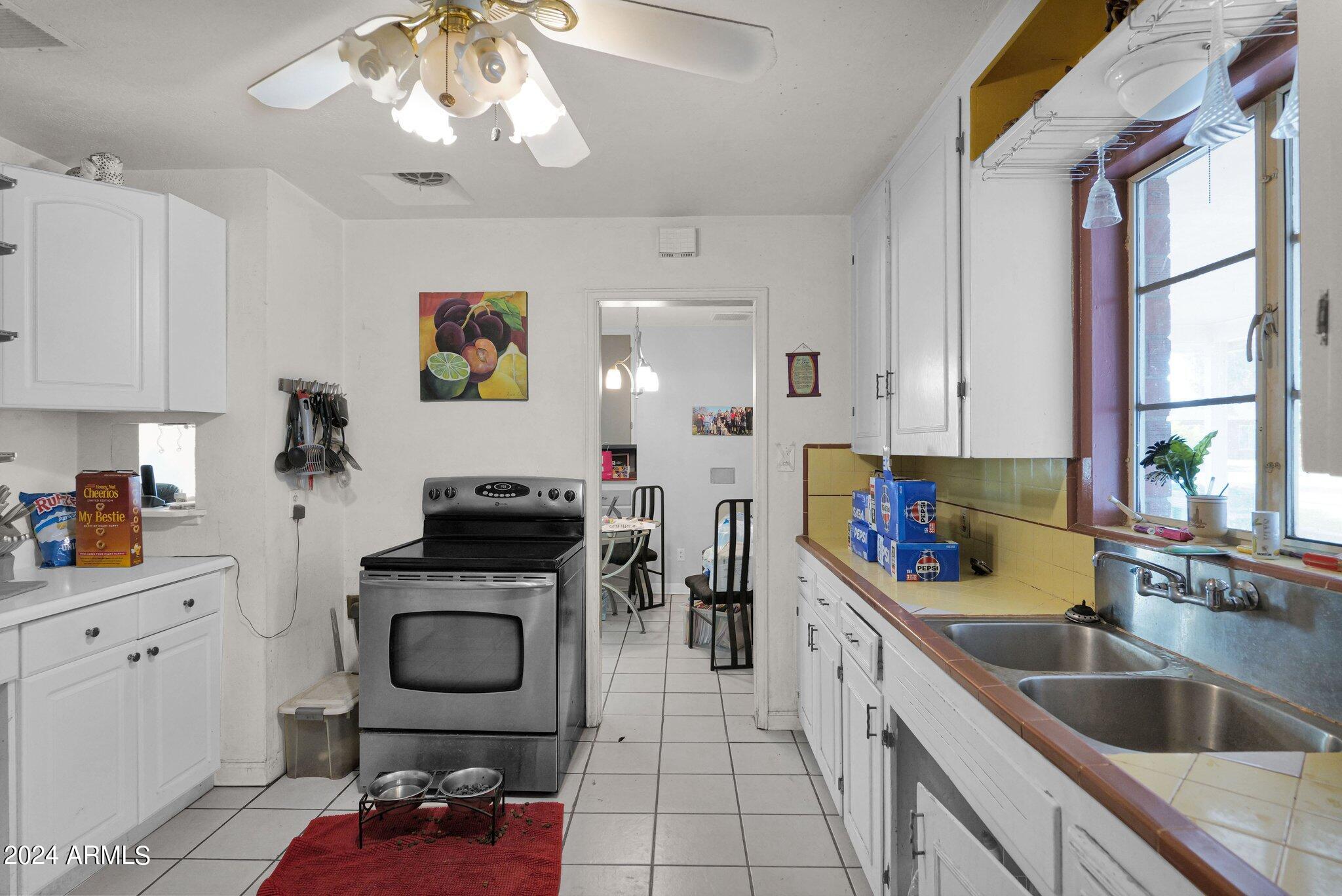 6827 N 14TH Place