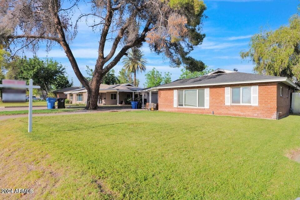 6827 N 14TH Place