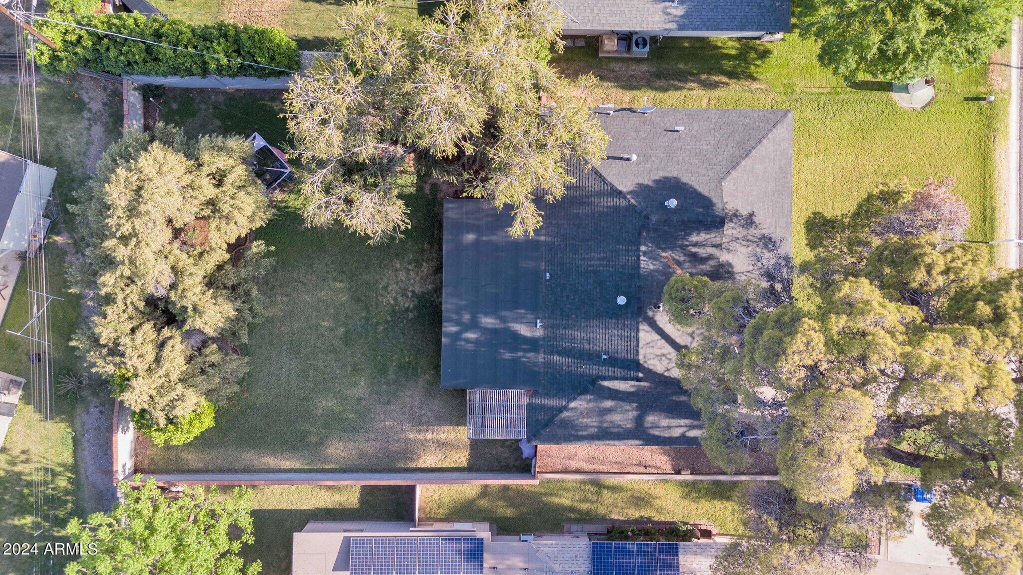 6827 N 14TH Place