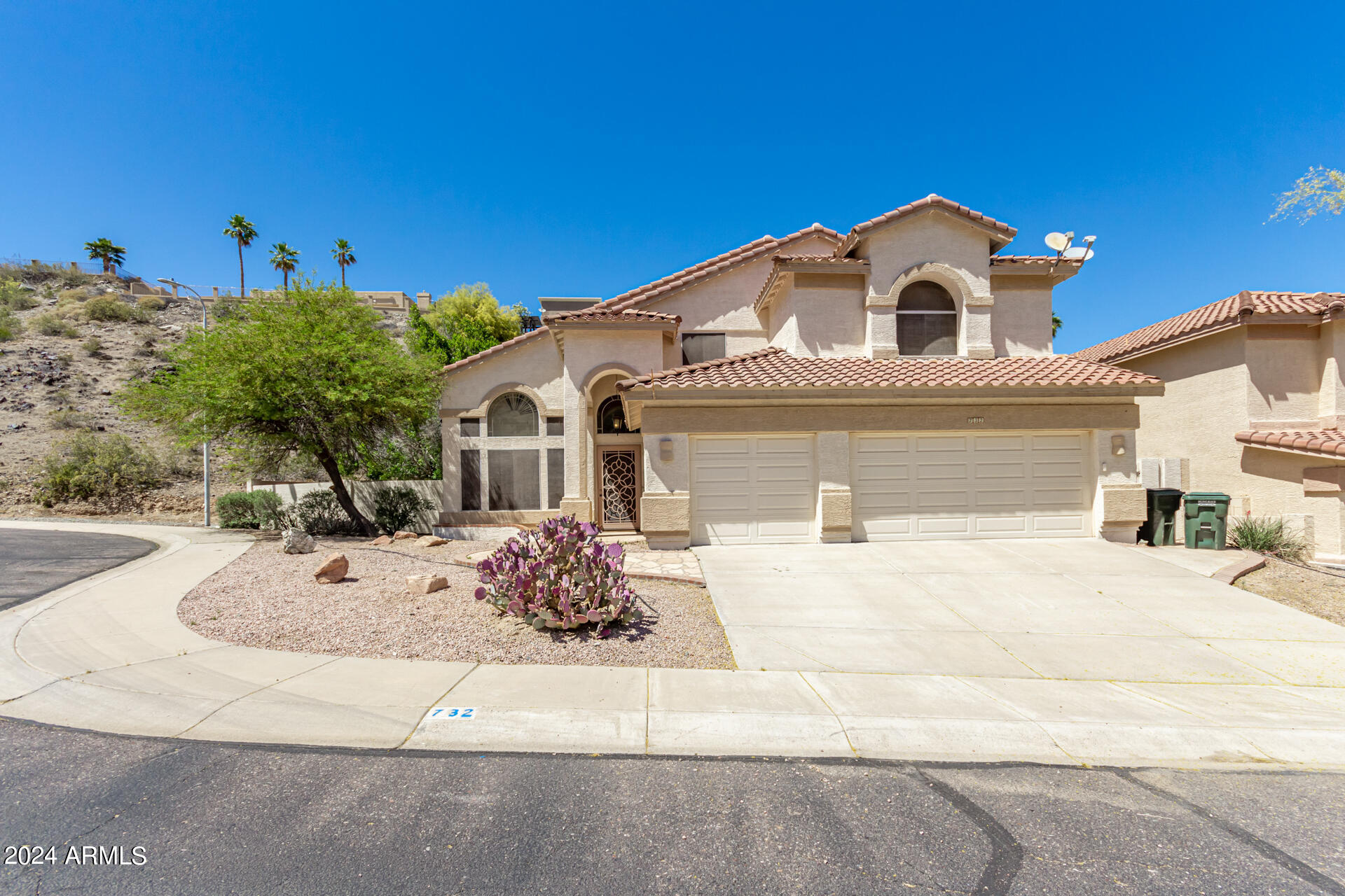 732 E HIDDENVIEW Drive