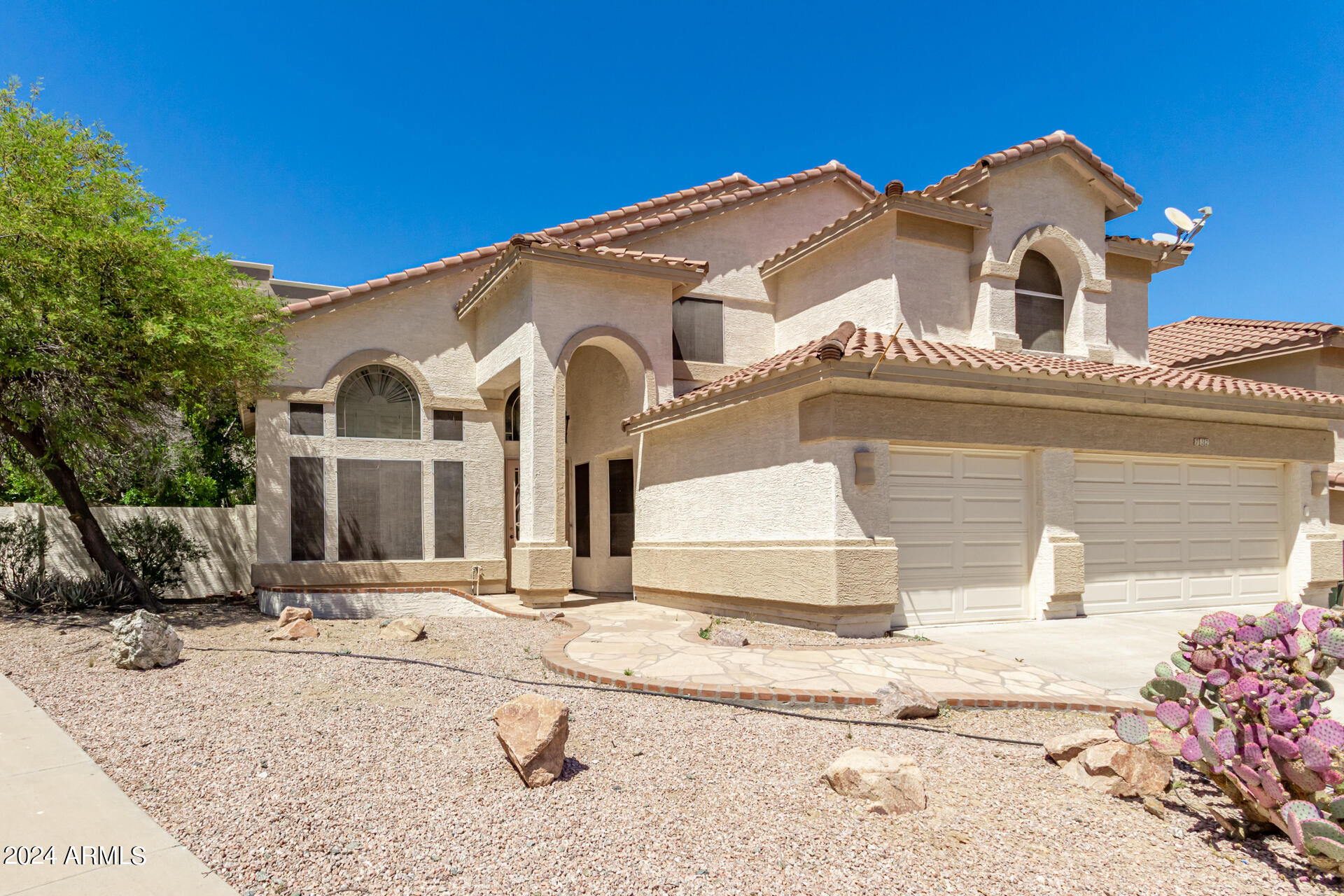 732 E HIDDENVIEW Drive