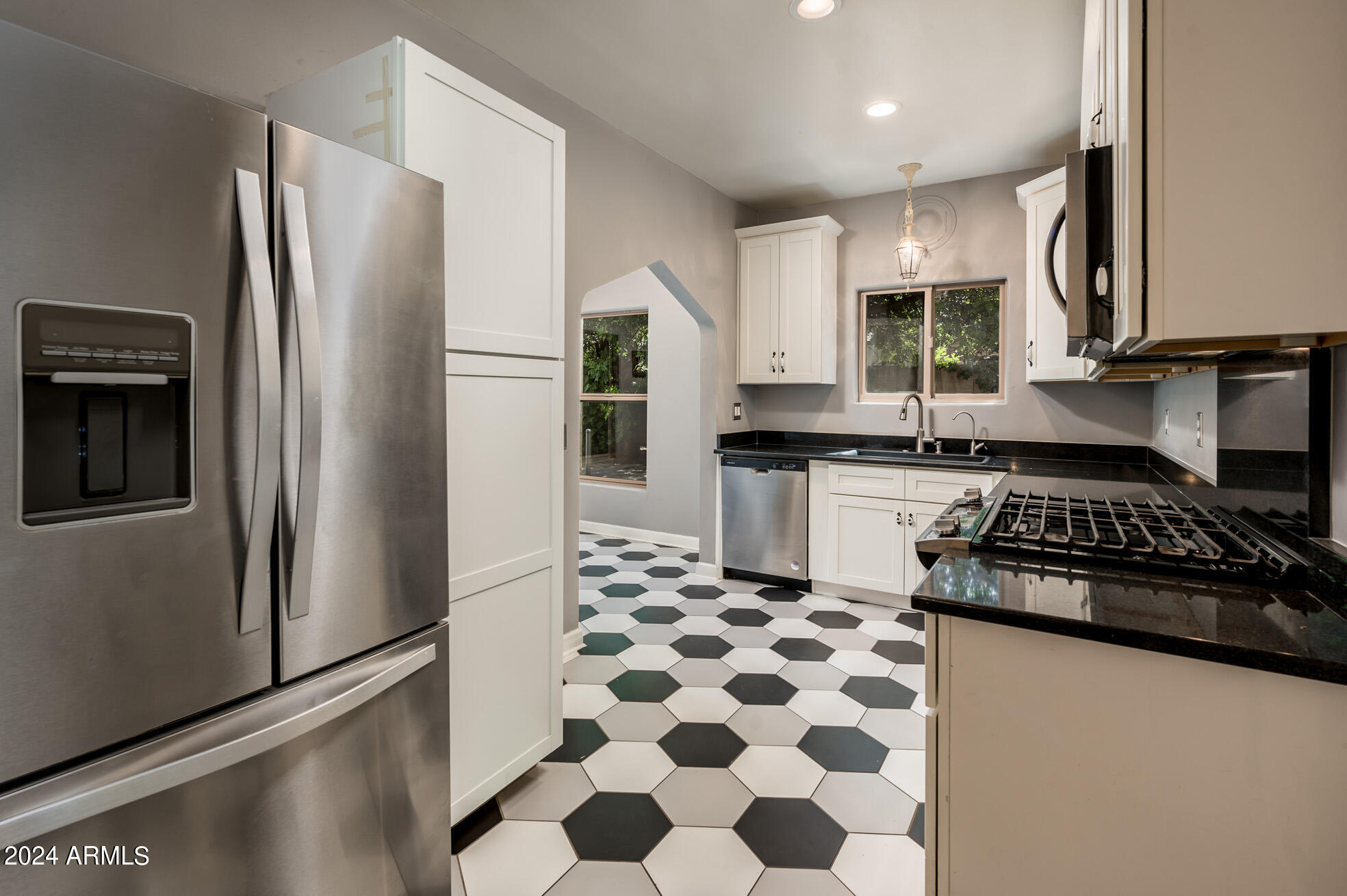 40 W MEDLOCK Drive