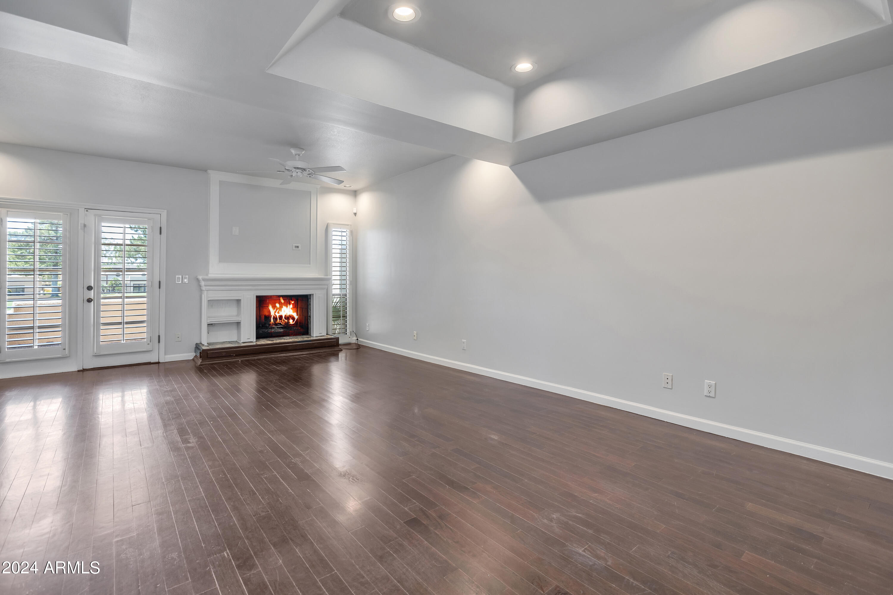 3021 E Rose Lane
