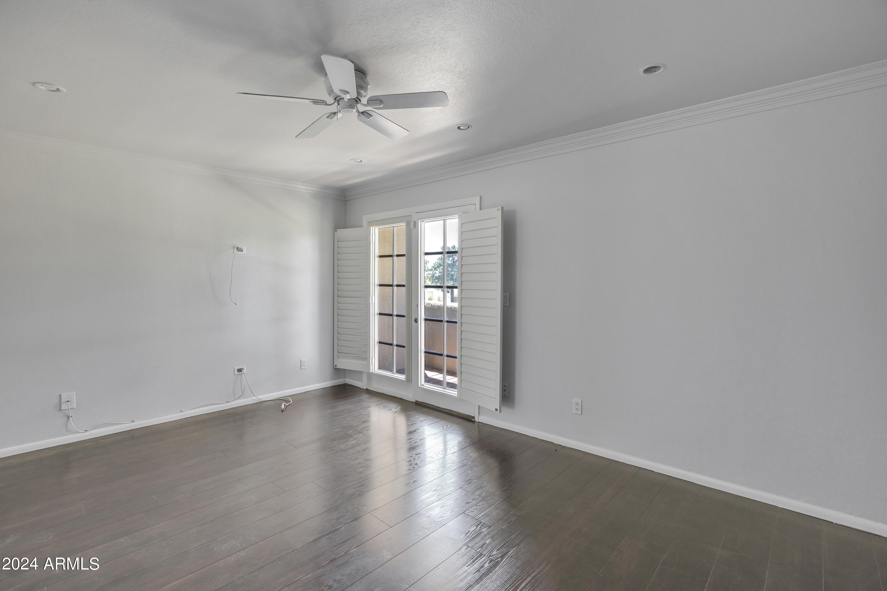3021 E Rose Lane